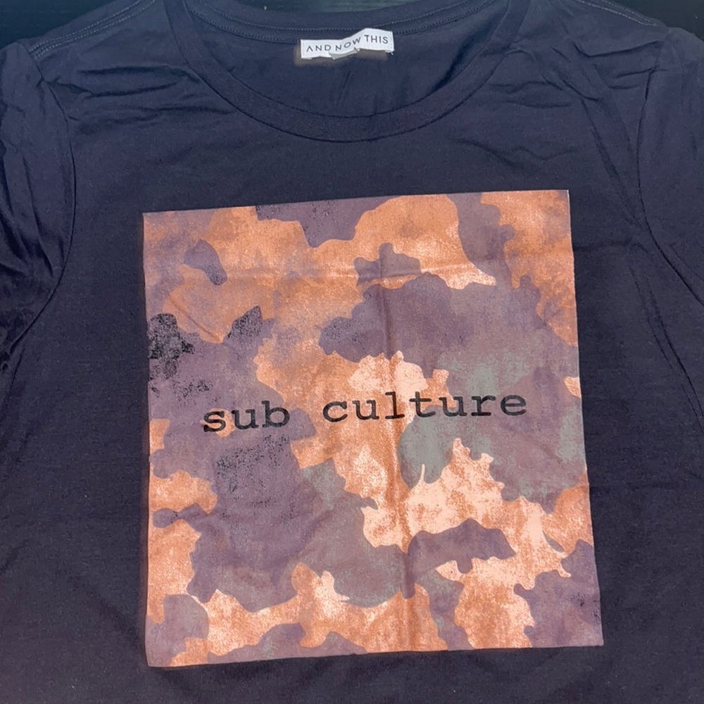 GRAPHIC T-SHIRT